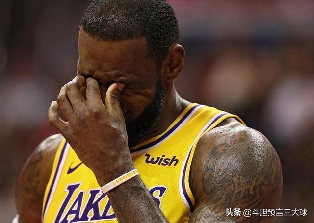 关于阿尔德里奇受伤退出季后赛，尼克斯队形势严峻的信息