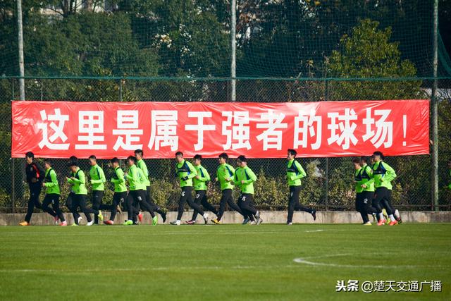 武汉卓尔客场失利，教练组全力备战未来比赛的简单介绍